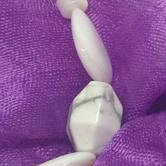 Mother of Pearl & White Howlite Stretch Bracelet - Picture 5 of 9